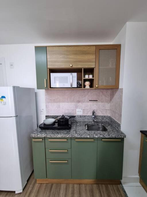 Ap10 Confortavel Com Wifi, Piscina, Rooftoop E Academia Em Frente Ao Metro Apartamento São Paulo