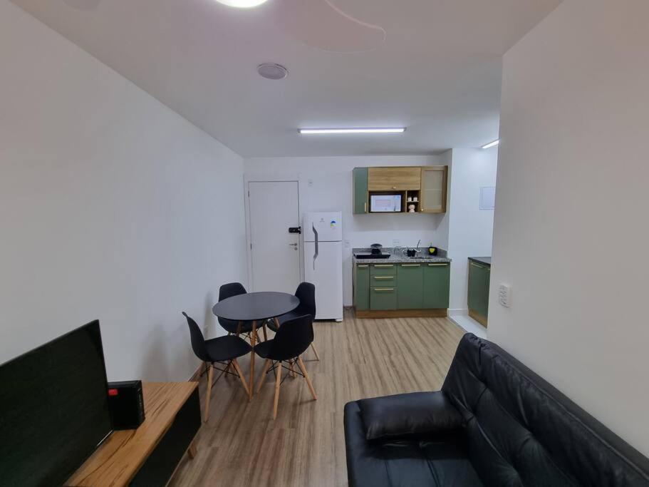 Ap10 Confortavel Com Wifi, Piscina, Rooftoop E Academia Em Frente Ao Metro Apartamento São Paulo