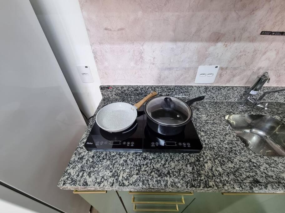Ap10 Confortavel Com Wifi, Piscina, Rooftoop E Academia Em Frente Ao Metro São Paulo
